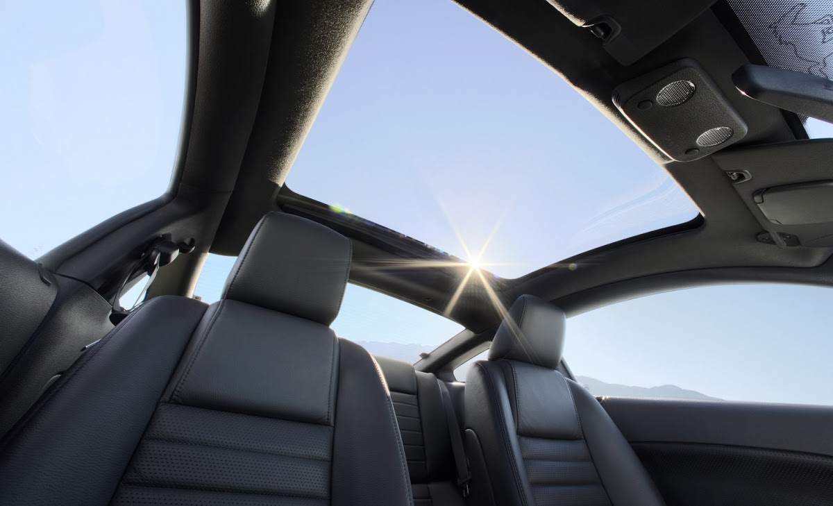 Ford Mustang gets a new factory-fitted glass roof