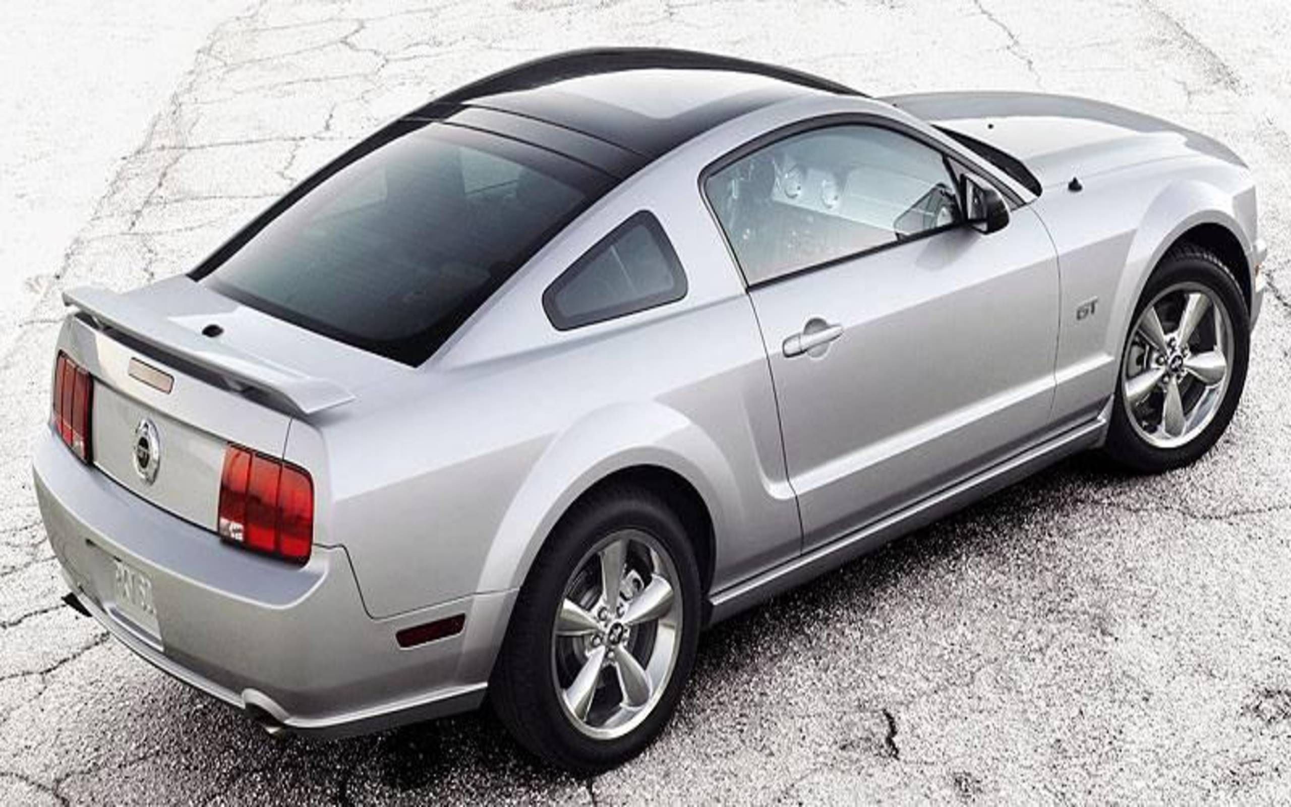 Ford Mustang gets a new factory-fitted glass roof