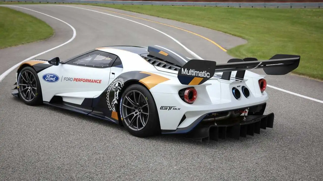 Ford GT Send-Off Model May Include Roof Scoop, Fender Vents