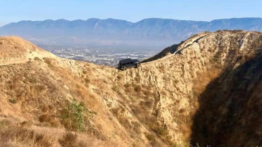 Jeep Wrangler pretends it's a Mountain Bike and fails miserably