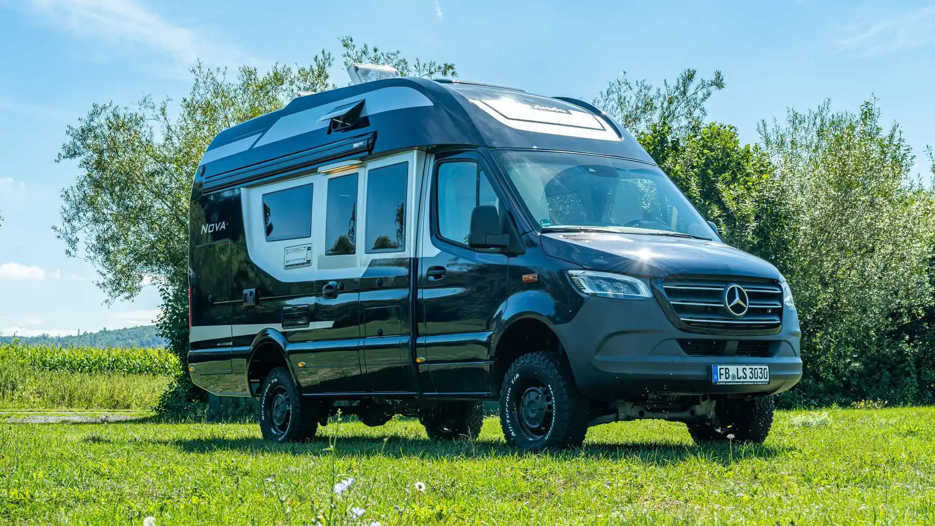 La Strada Nova M Camper Keeps the Van Look