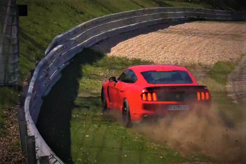 Ford Mustang Shelby GT350 crashes on Nurburgring