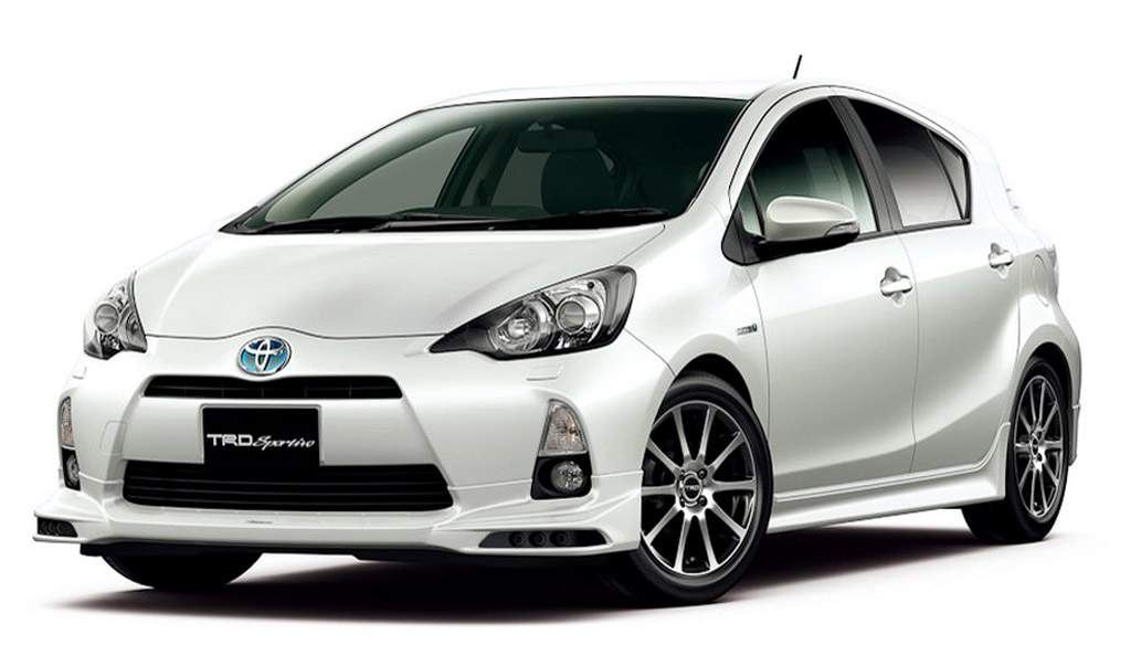 Toyota Prius c JDM brochure leaked