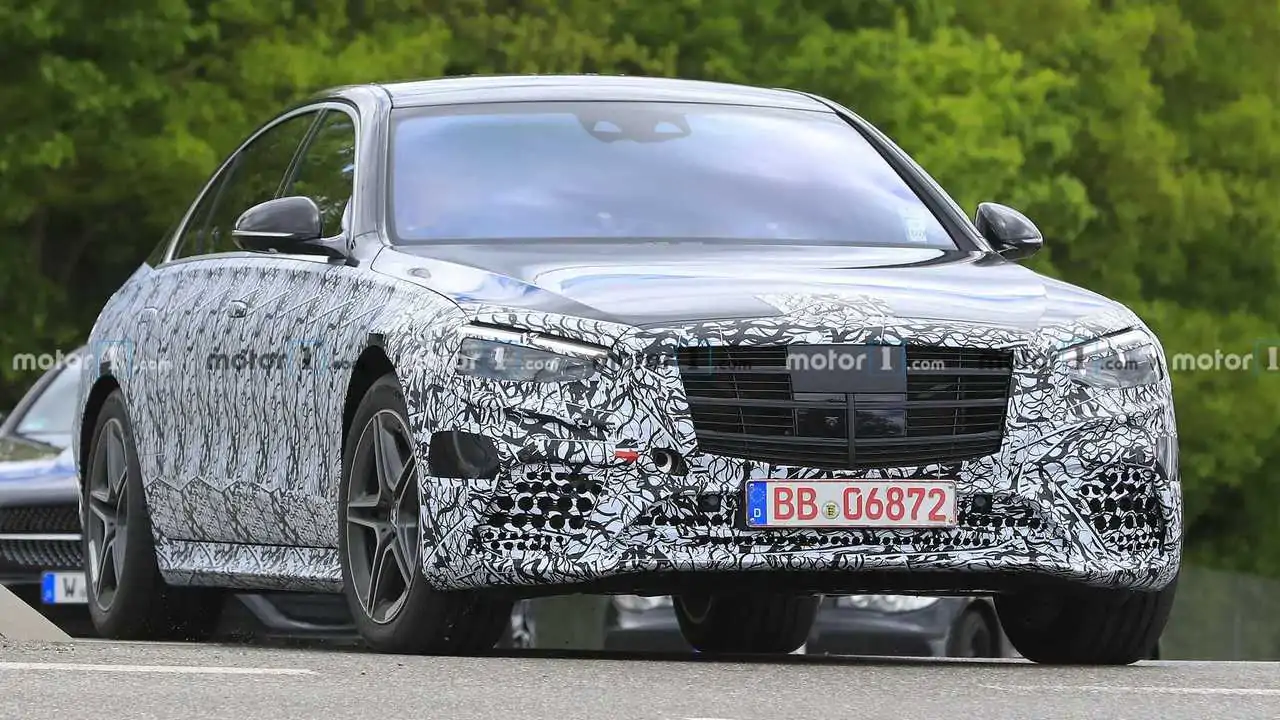 Mercedes-Benz S-Class Gets Less Camo