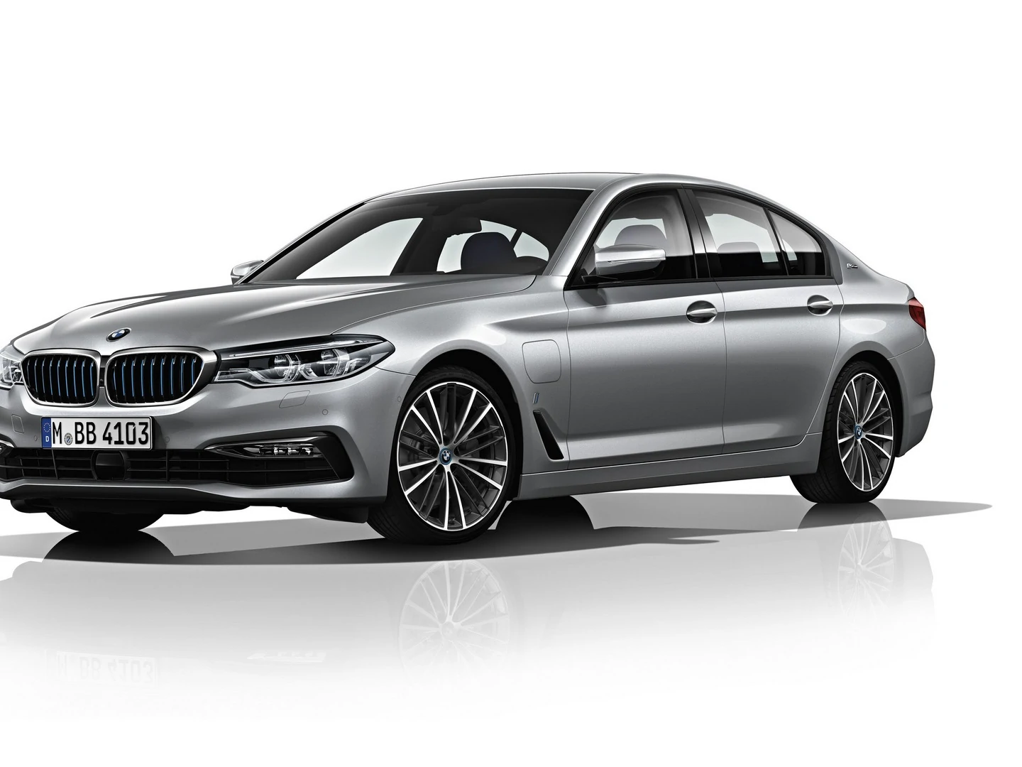 2017 BMW 530e with a 28-mile electric range