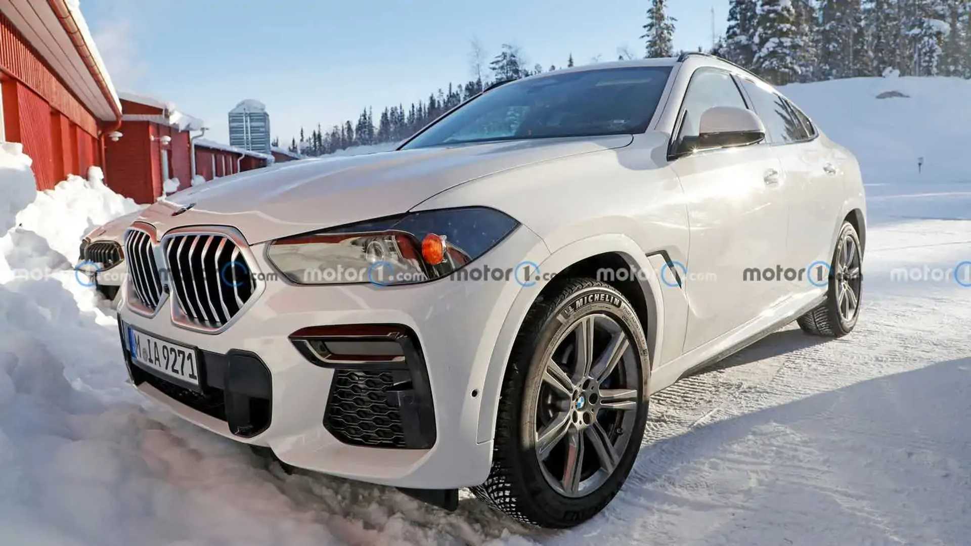 BMW X6 Updated with New Interior and Lots Of Screens