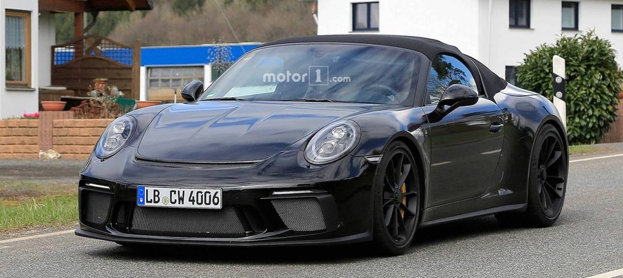 Porsche 911 Speedster posed for the Spy Camera