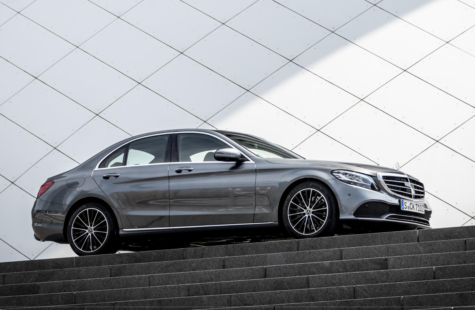 Check out the facelift to the 2018 Mercedes C-Class