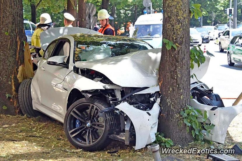 New BMW M4 crashes in Germany