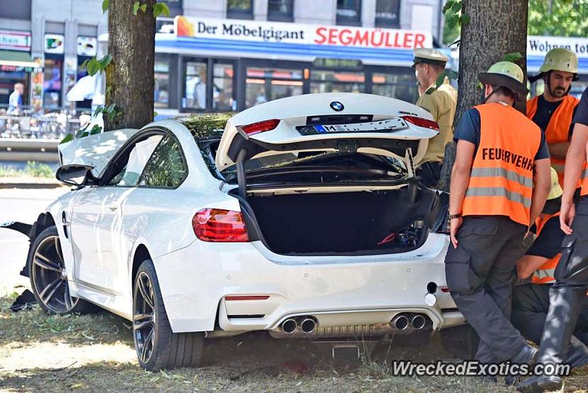 New BMW M4 crashes in Germany