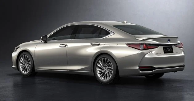 2019 Lexus ES debuts n Beijing with a larger size but sleeker look