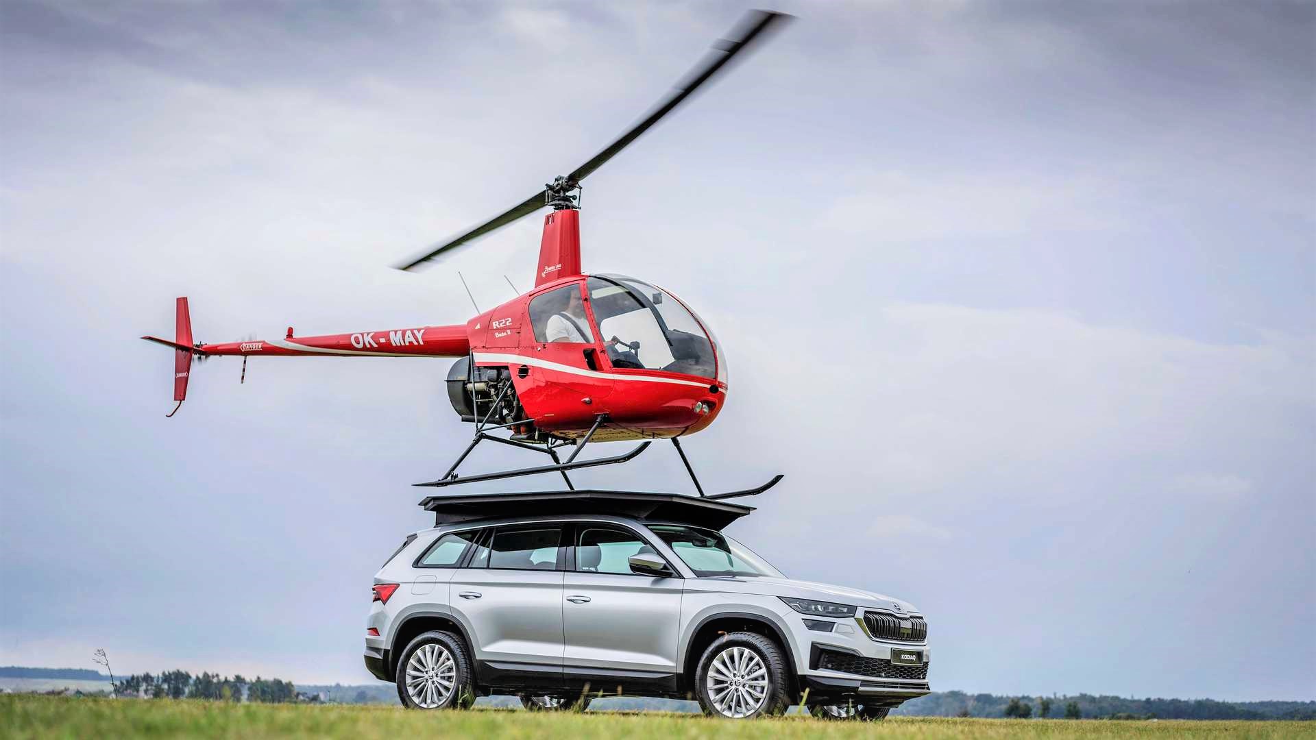 In this episode, you can see a helicopter landing on a Skoda Kodiaq.