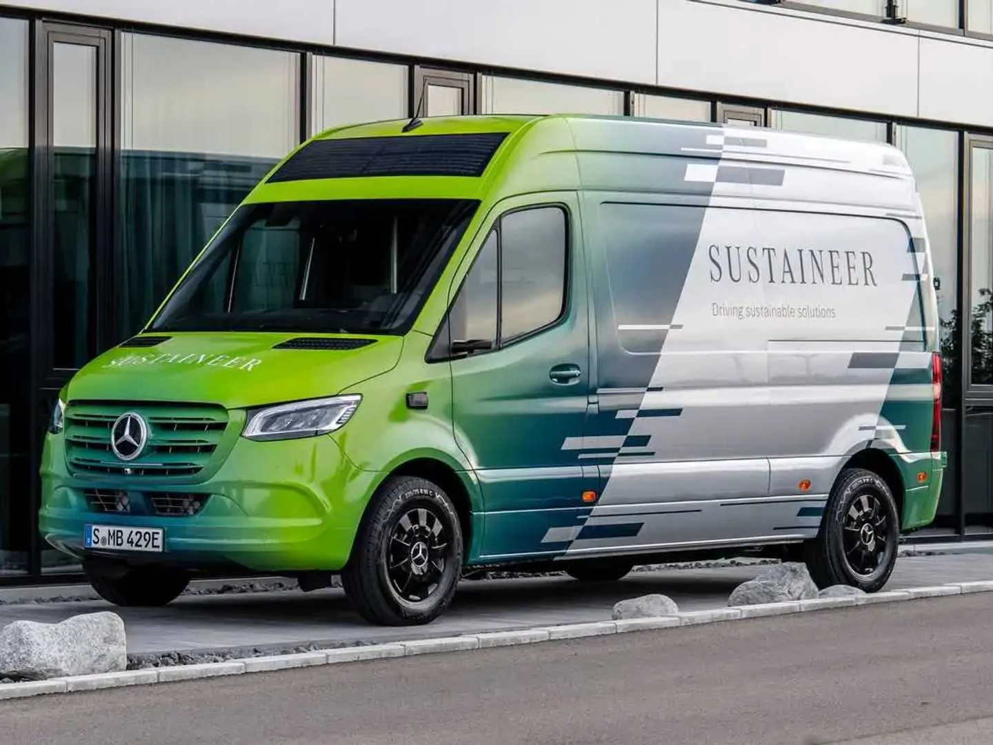 Mercedes-Benz Sustaineer Concept is The Delivery Van of The Future