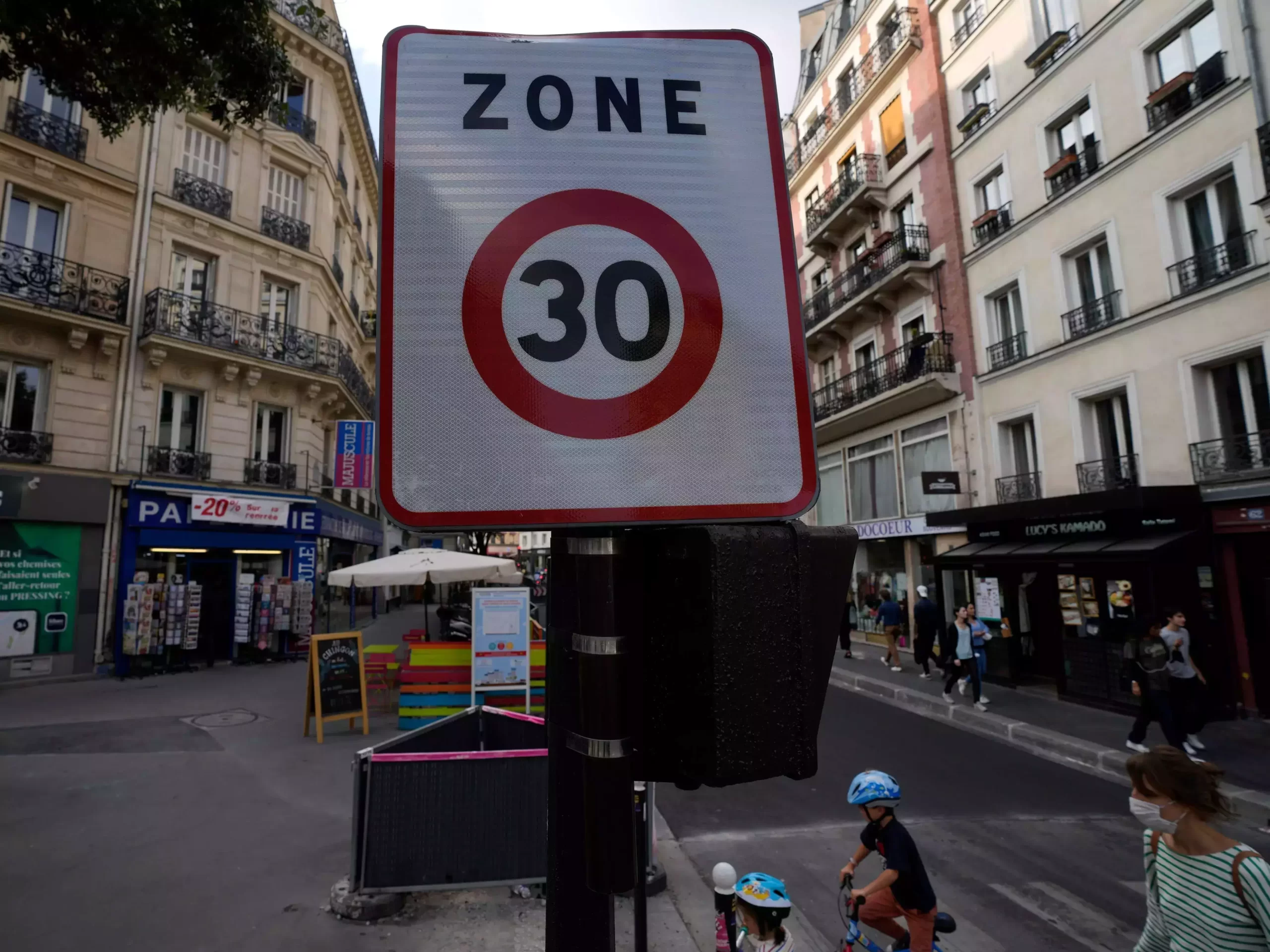 Paris Limits Speed to 19 MPH on Large Majority of Streets