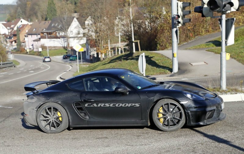 2018 Porsche 718 Cayman GT4 Spied with a Dirty Backside