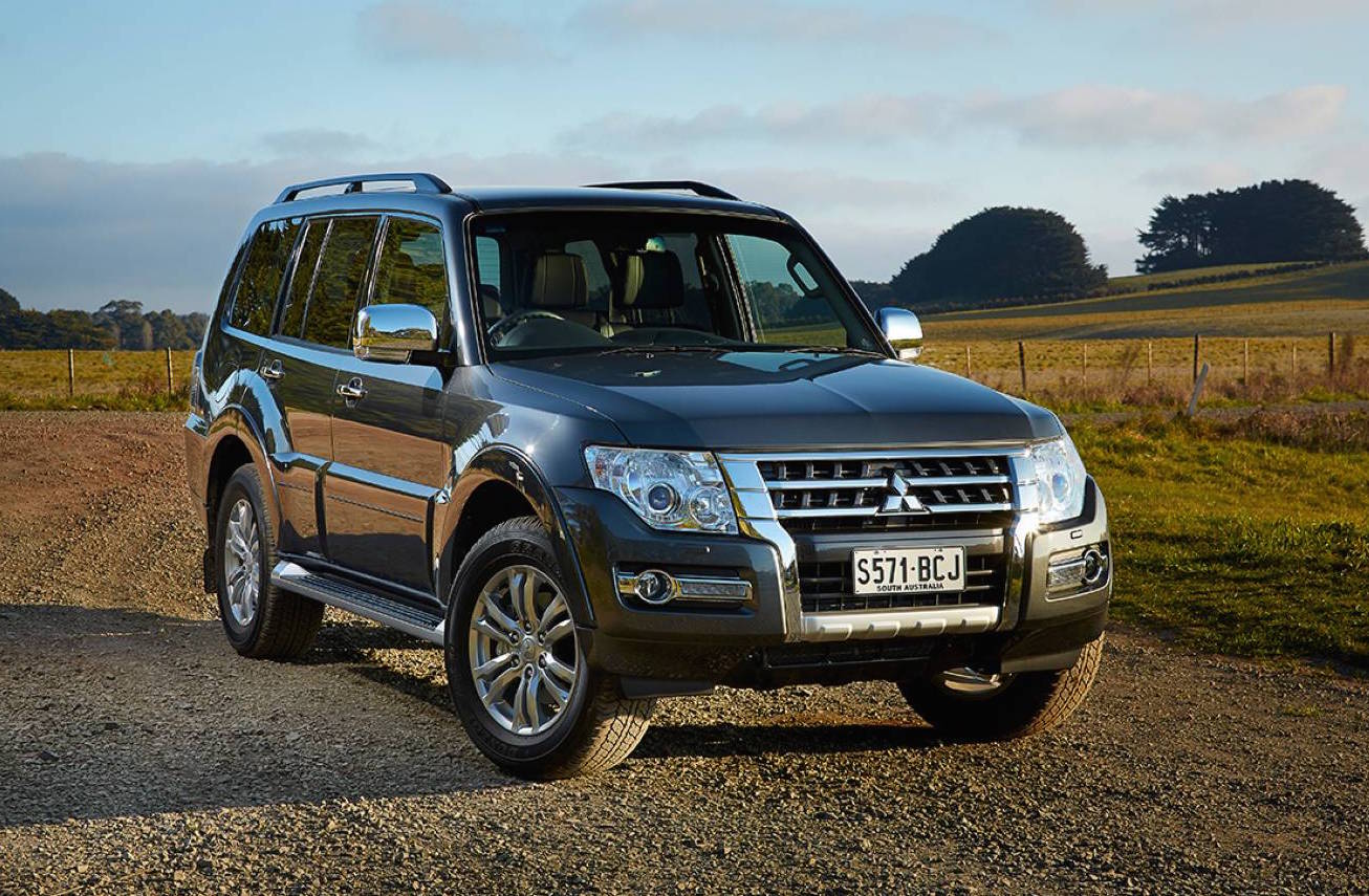 Mitsubishi announces that the 2016 Pajero will be coming to Europe with Android Auto support and CarPlay.