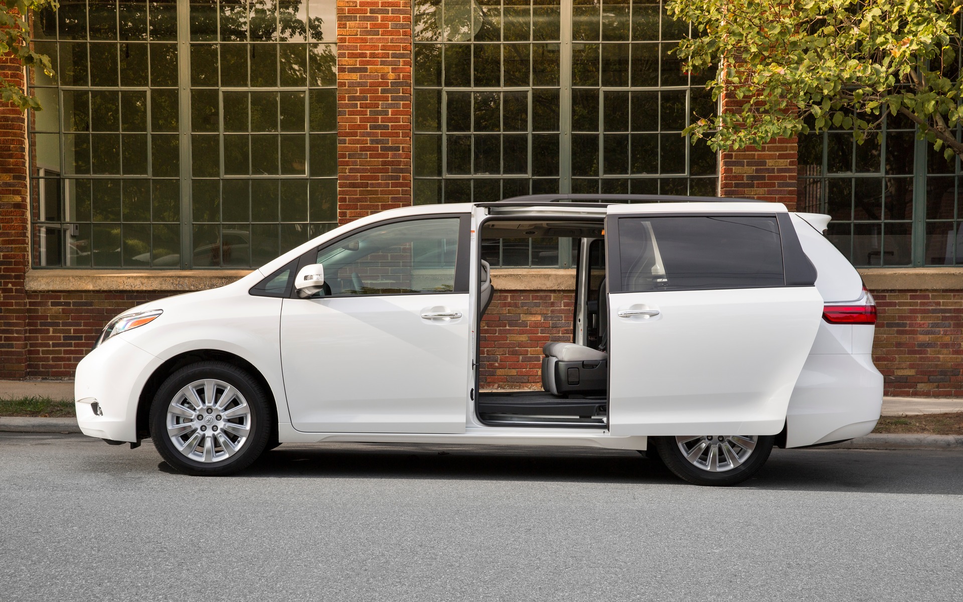 Toyota Sienna recall for side doors that can slide open