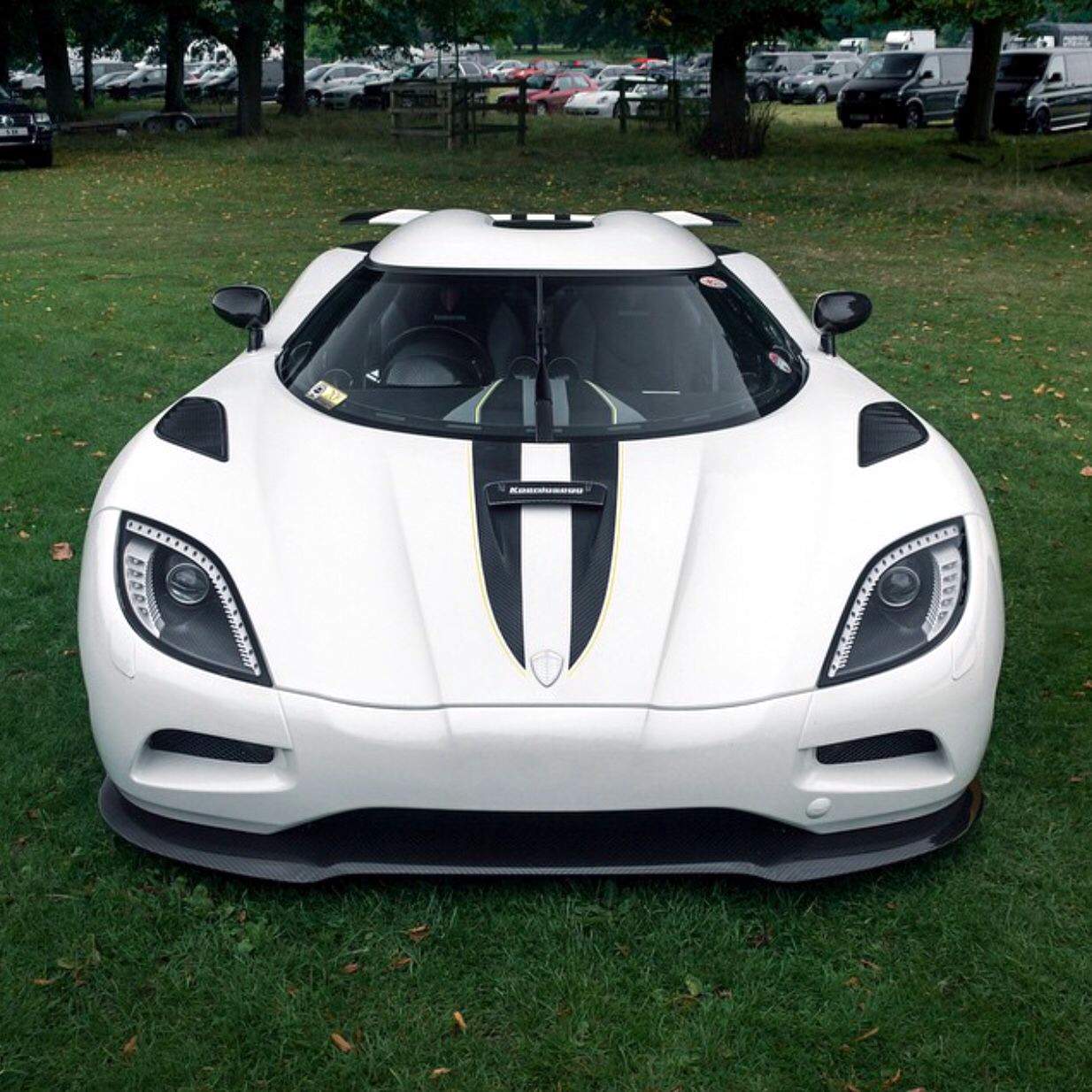 Announcement of specifications for the Koenigsegg Agera R