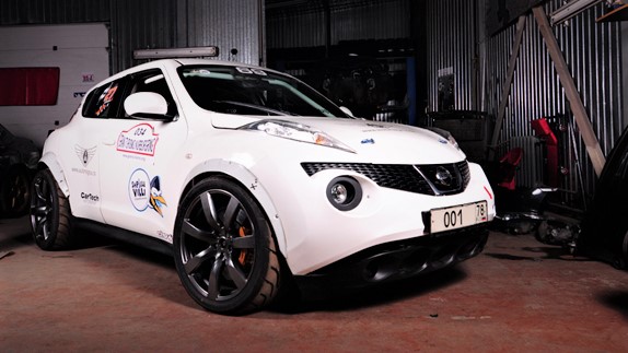 Custom Nissan Juke-R receives 800 HP GT-R engine.