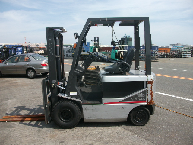 Forklift makes its debut with the Nissan EV Li-ION battery