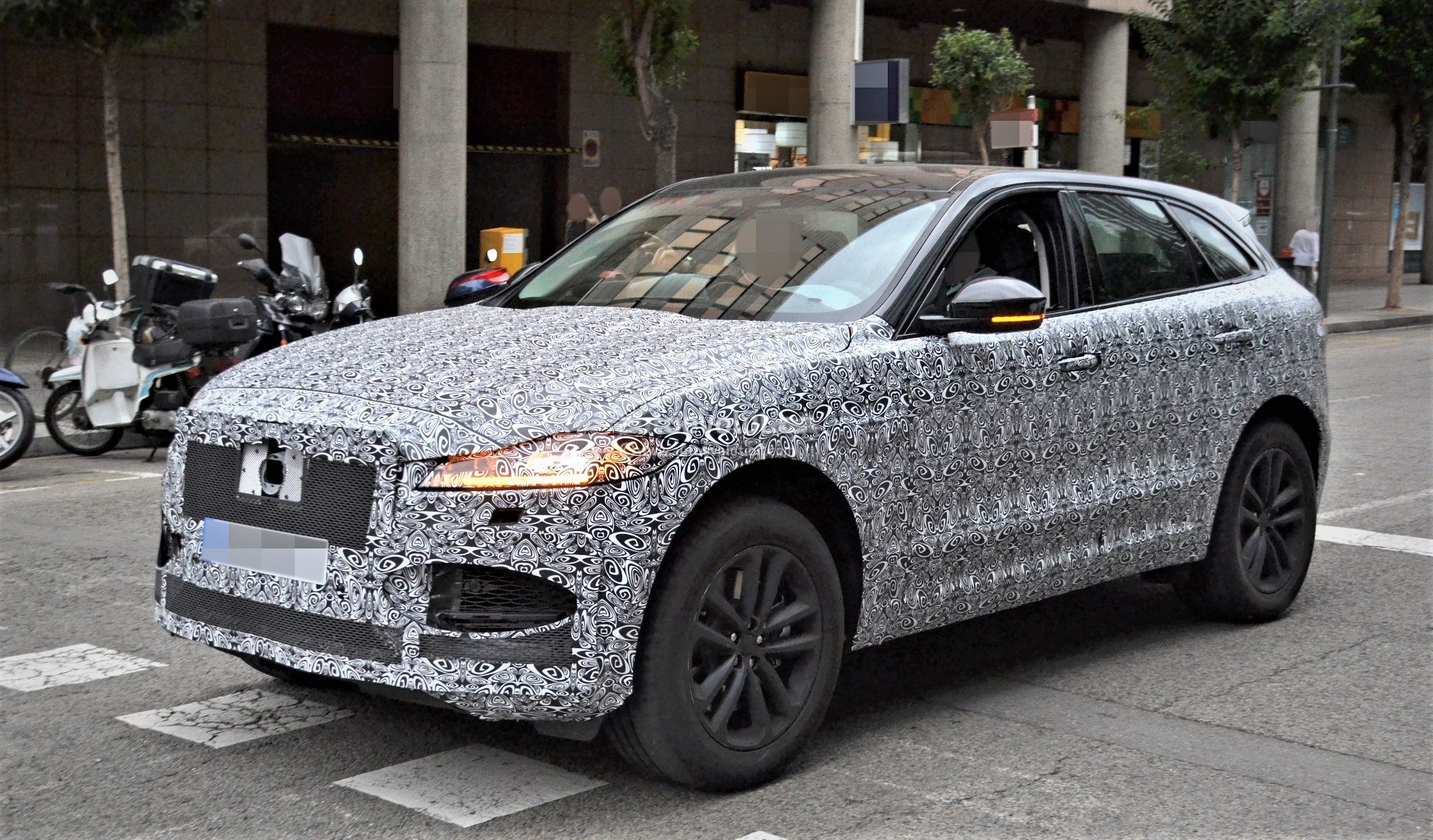 Jaguar F-Pace Gets a Facelift for the First Time