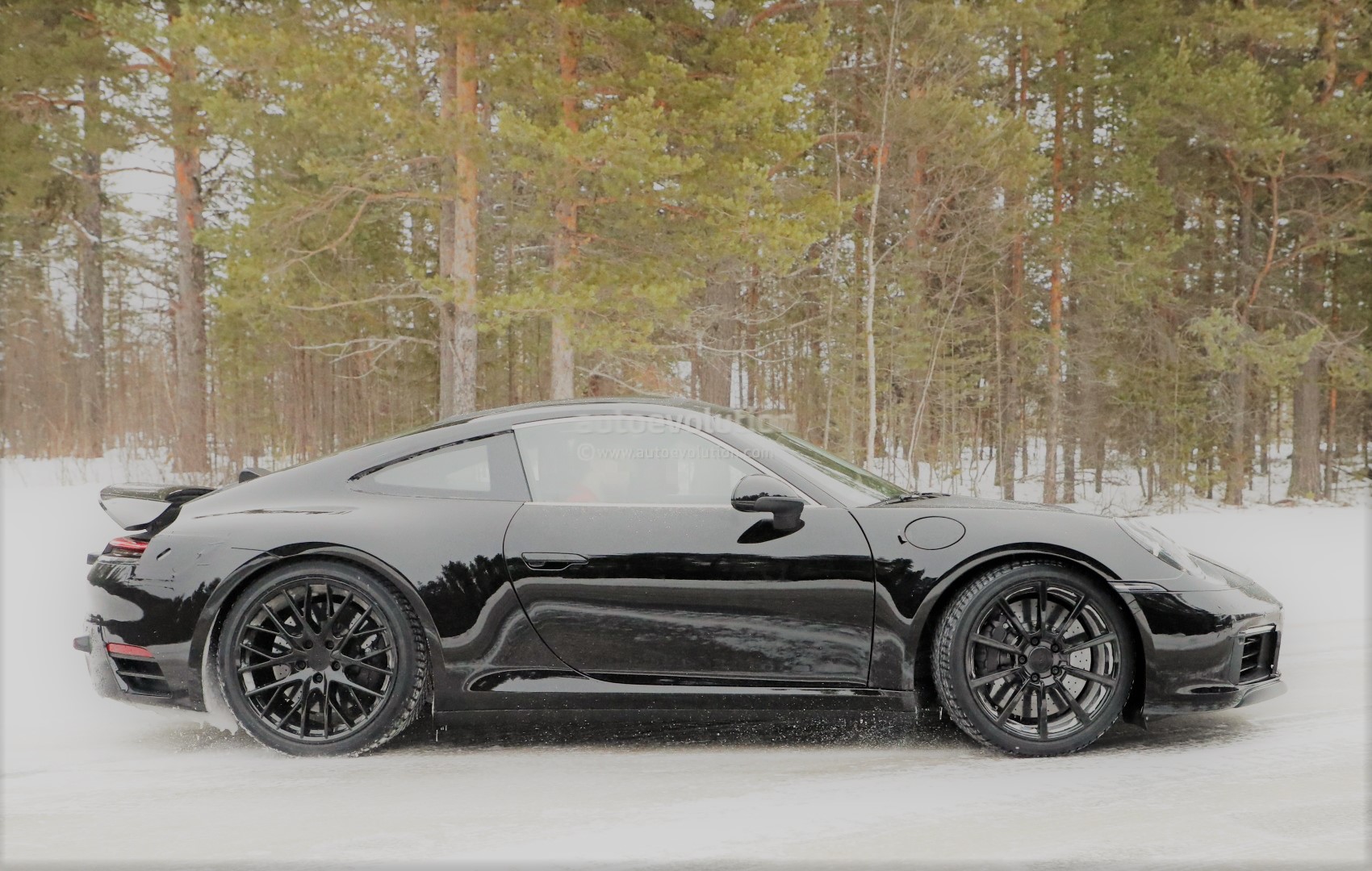 Next Porsche 911 Looks Smooth on The 'Ring