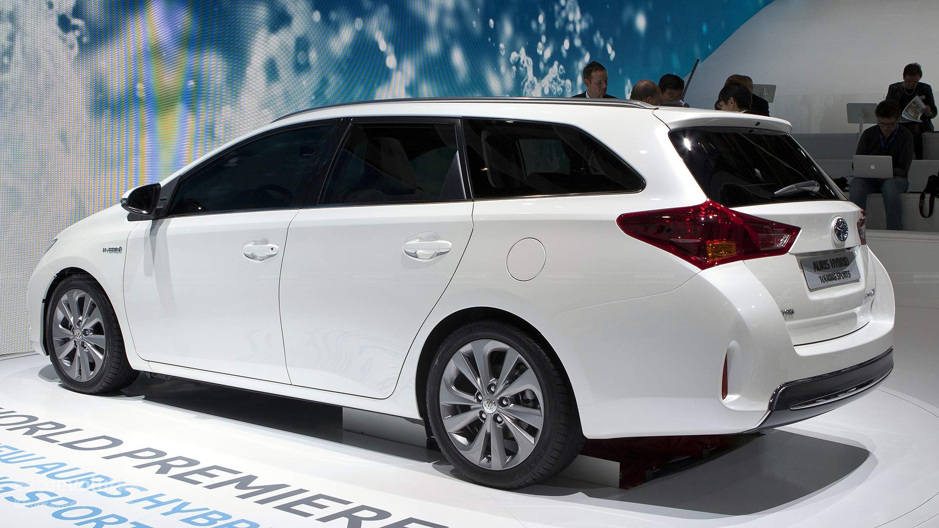 Paris Scene: Toyota Auris Touring Sports is here