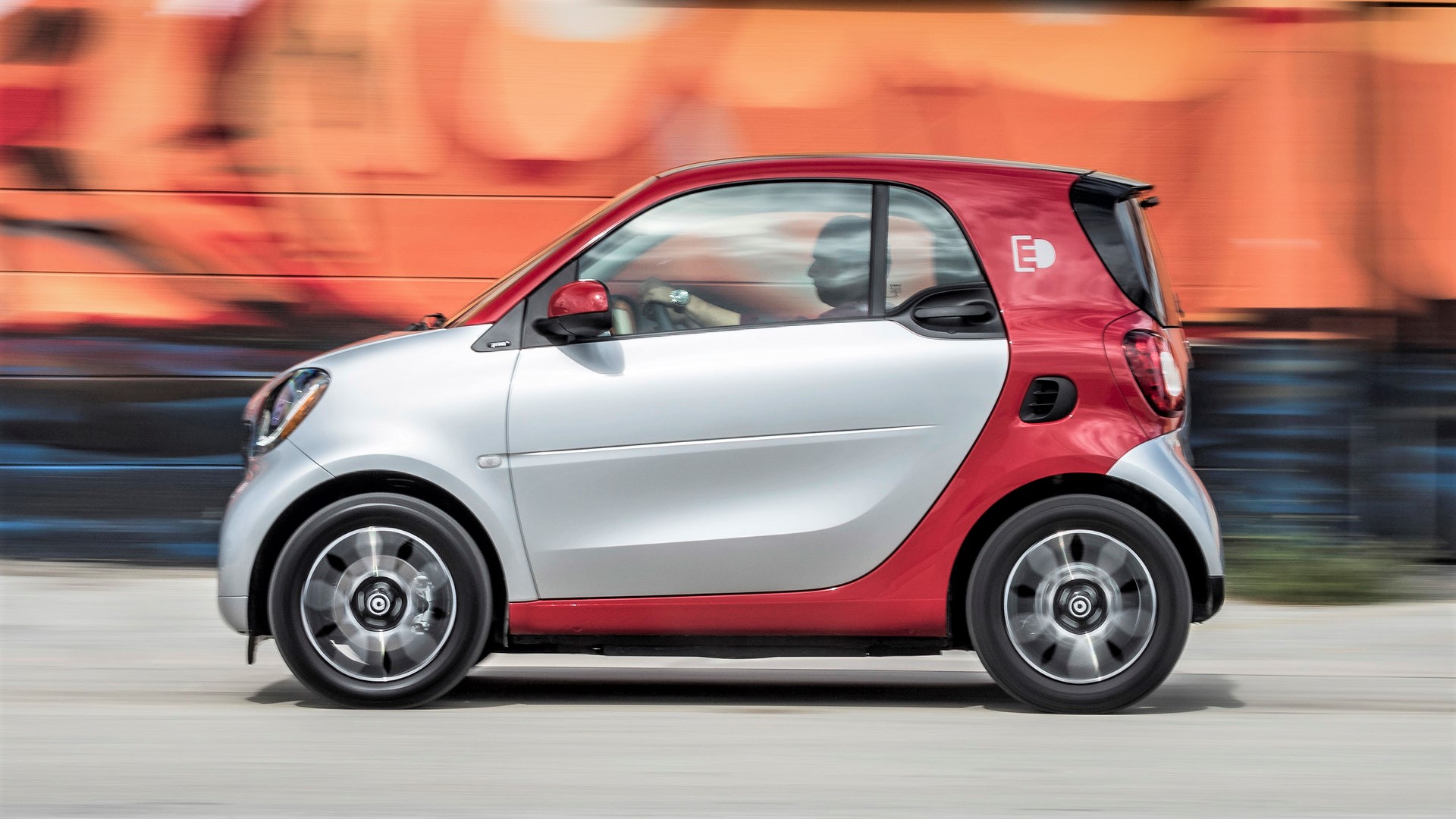 Smart ForTwo and ForFour Electric Drives go on sale in Germany