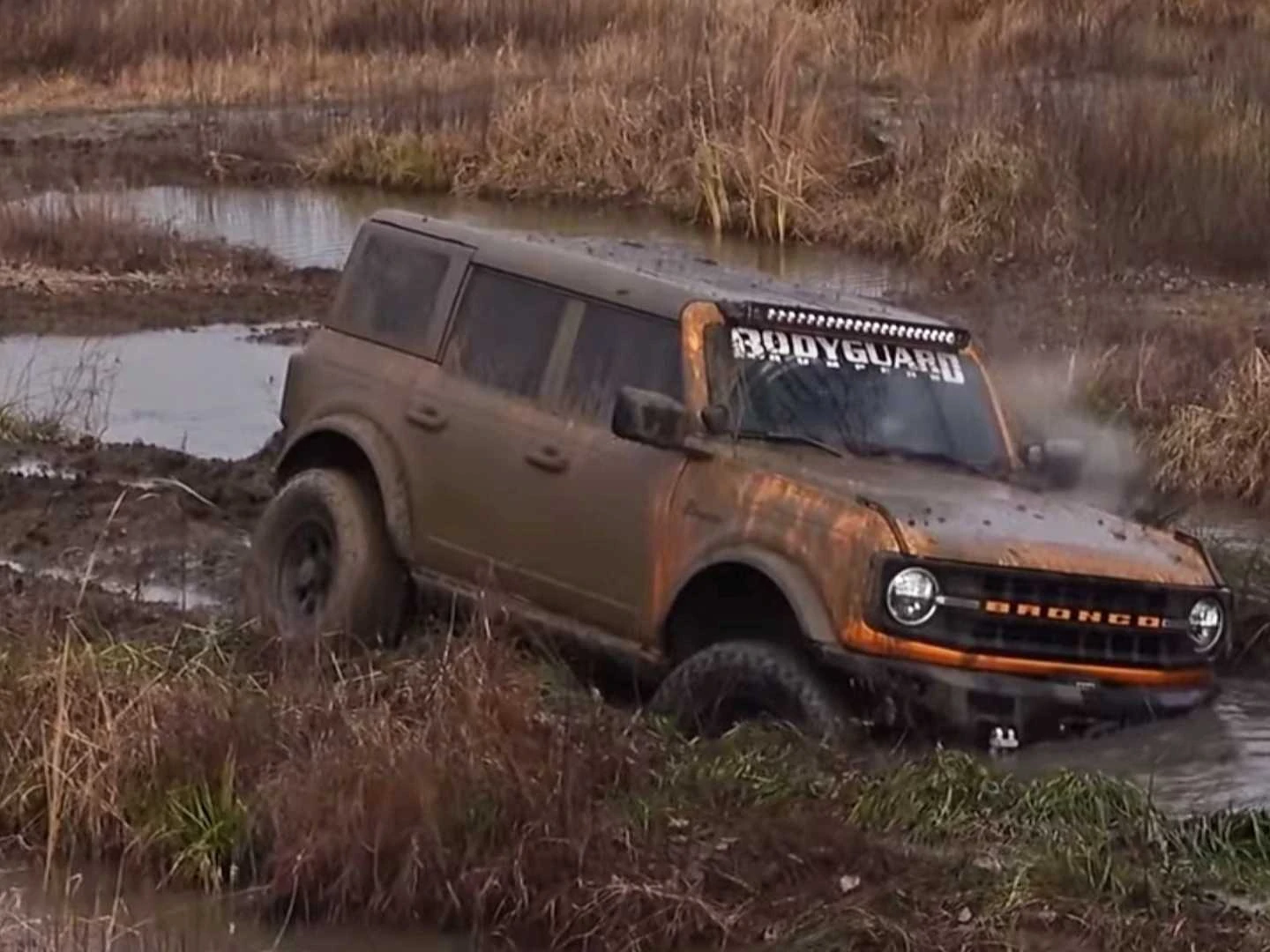 Ford Bronco owner dives into mud pit to destroy 4WD system