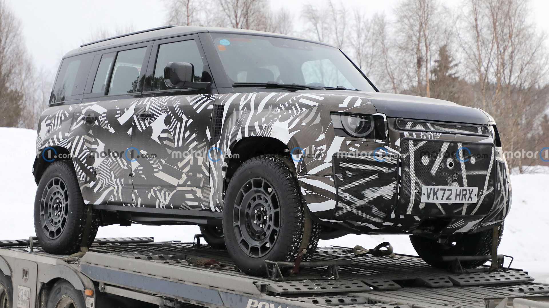 Land Rover Defender 90 Spied - Showing Its Compact Body