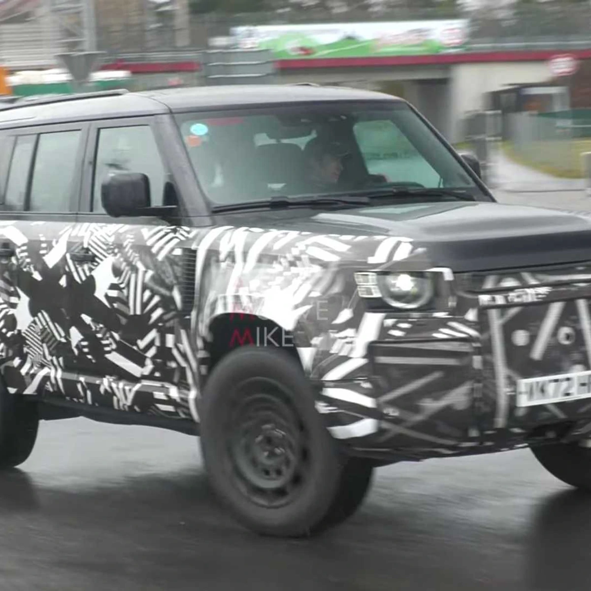 Land Rover Defender 90 Spied - Showing Its Compact Body