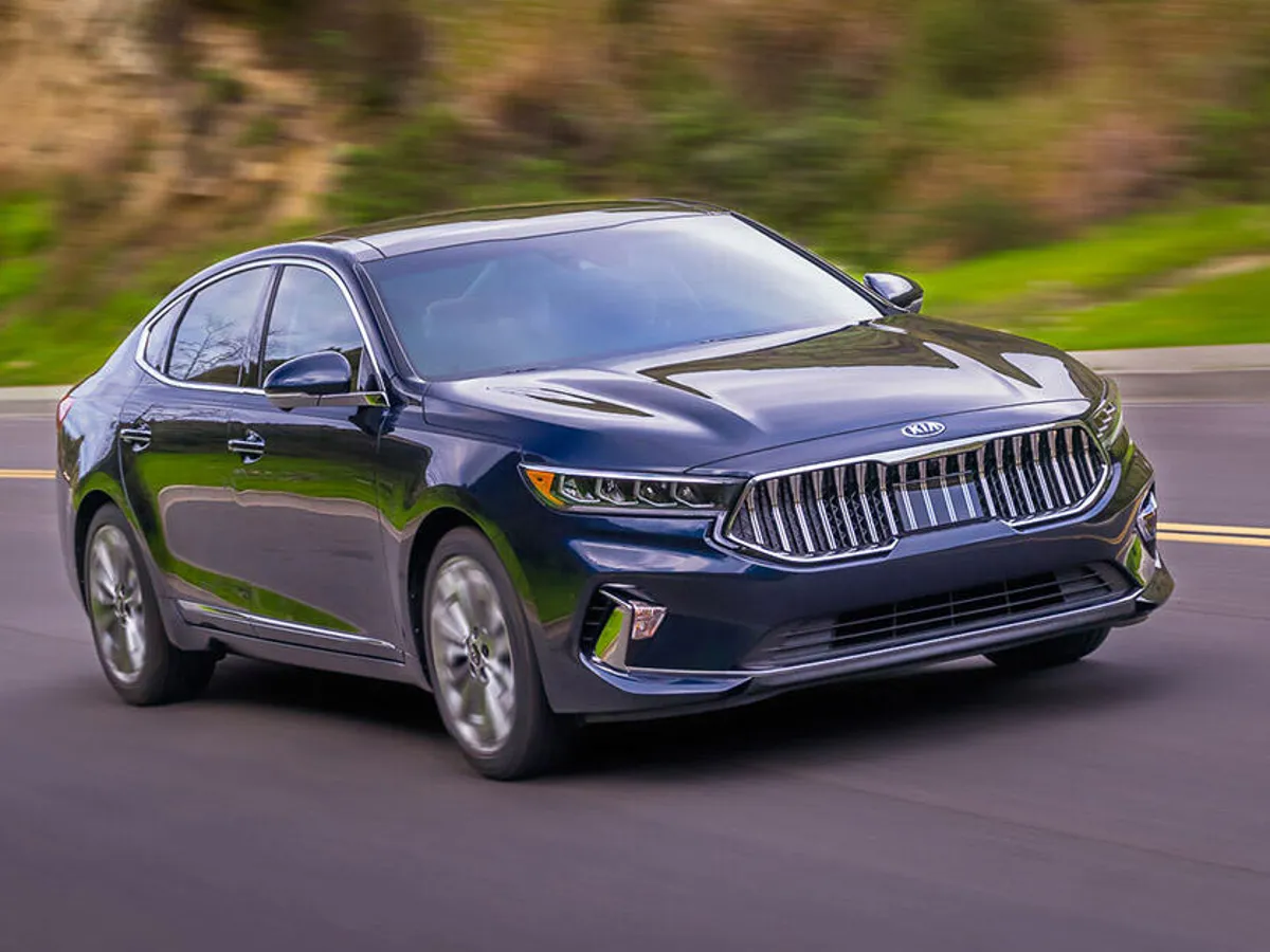 The US Discontinues Kia Cadenza and K900