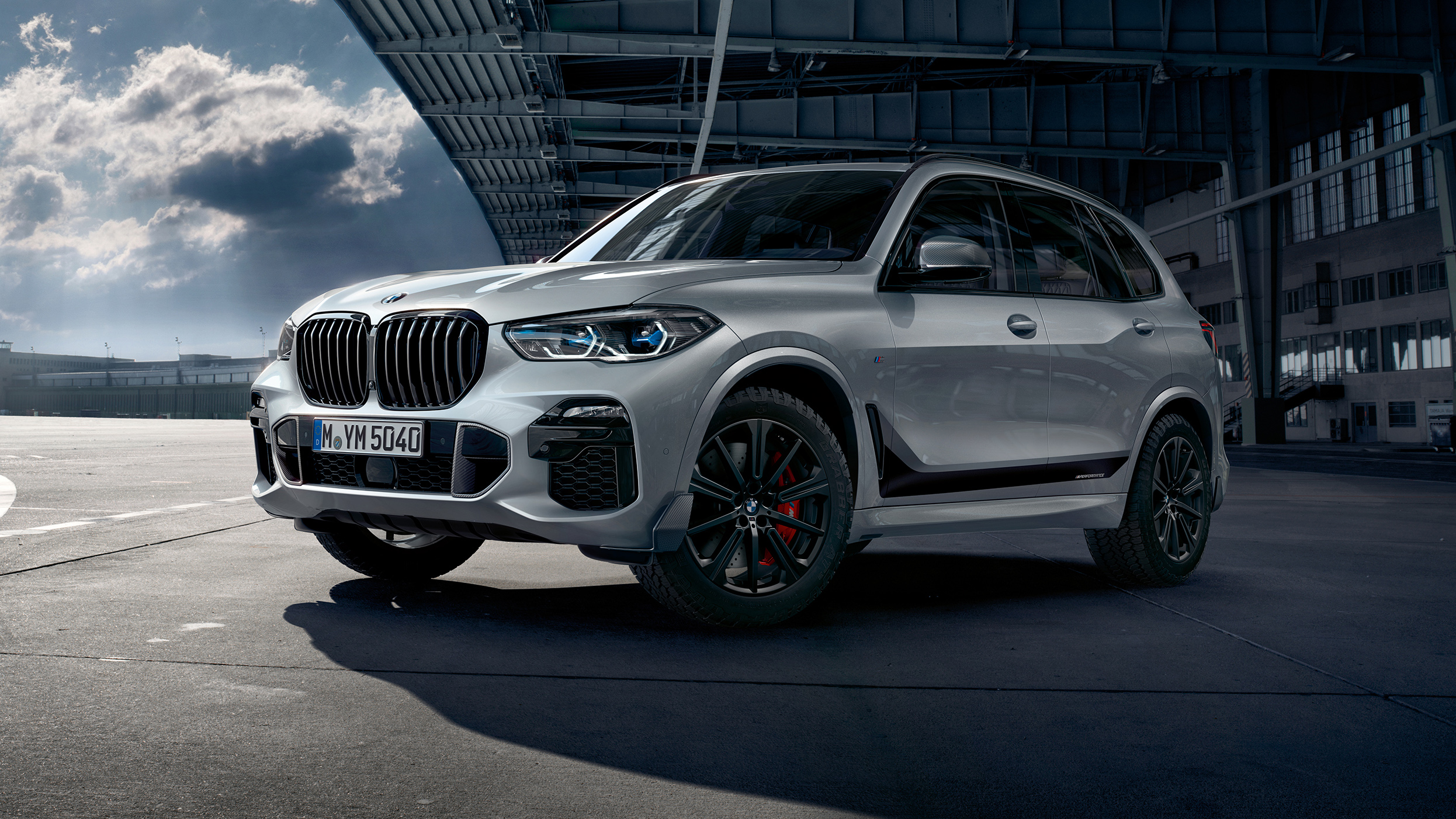 BMW Dresses up the New BMW X5 in M Performance Parts