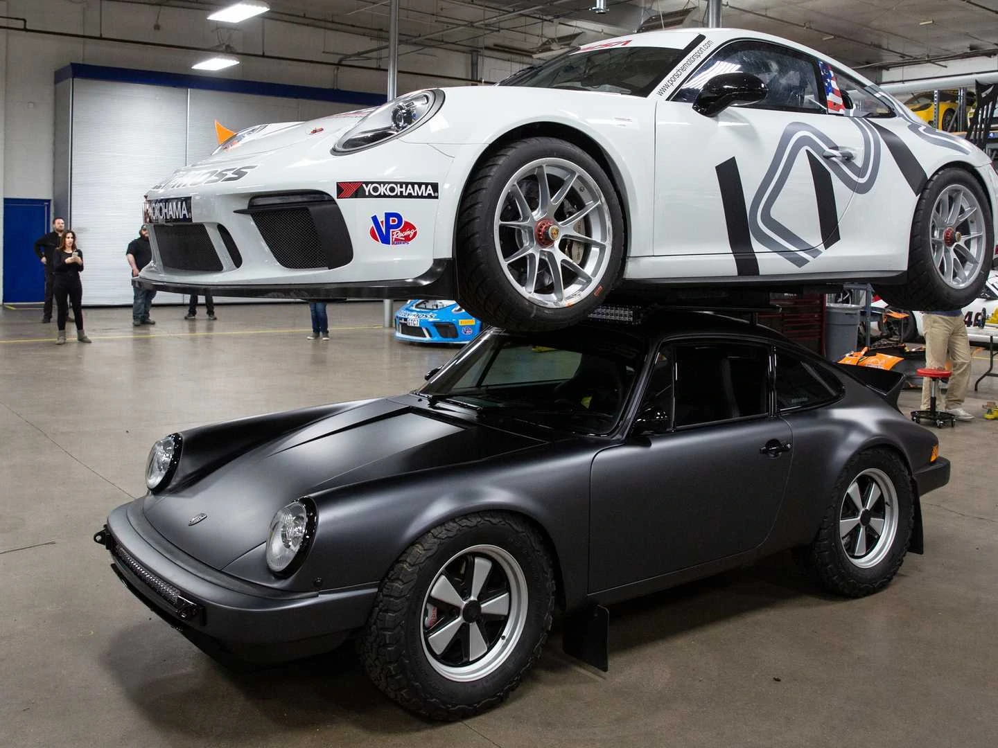 Epic Safari 911 Built Is Strong Enough to Carry Spare Porsches On Roof