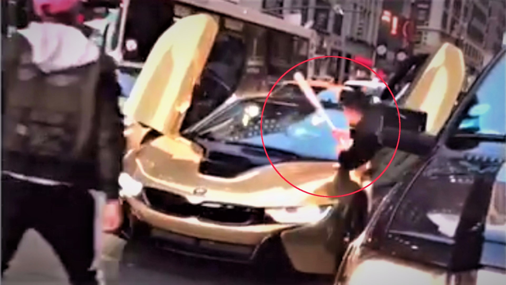 An angry man smashes the BMW i8 windshield - but it was staged?