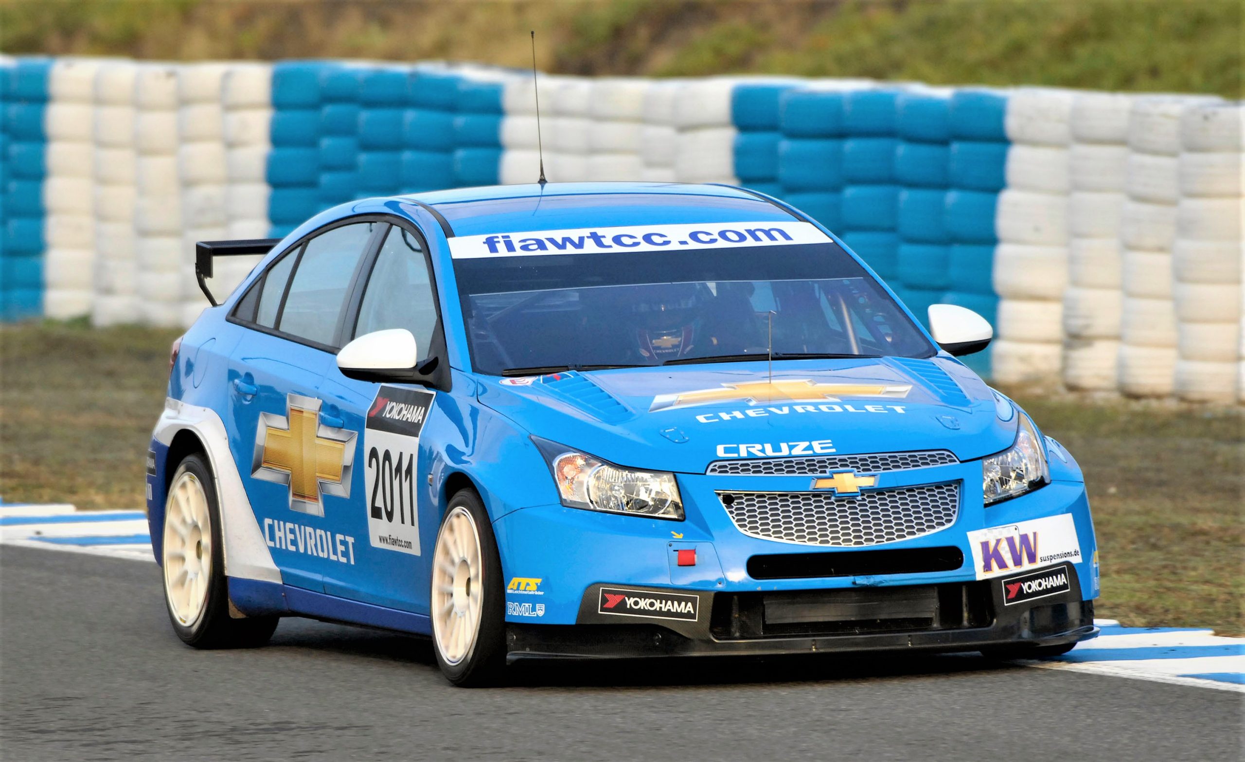 Chevrolet unveils the 2011 WTCC Cruze equipped with a new 1.6 turbo