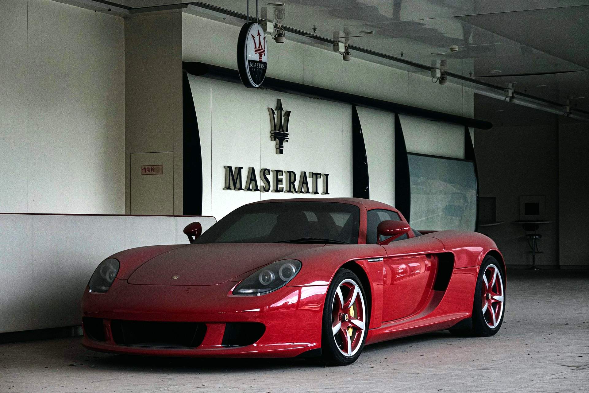 Chinese Dealership Takes Porsche Carrera GT From You