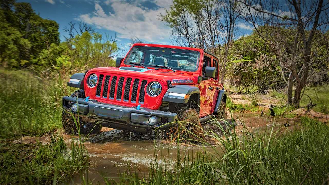 Electrified Jeep Wrangler Faces Ford Bronco In Stunning Drag Race