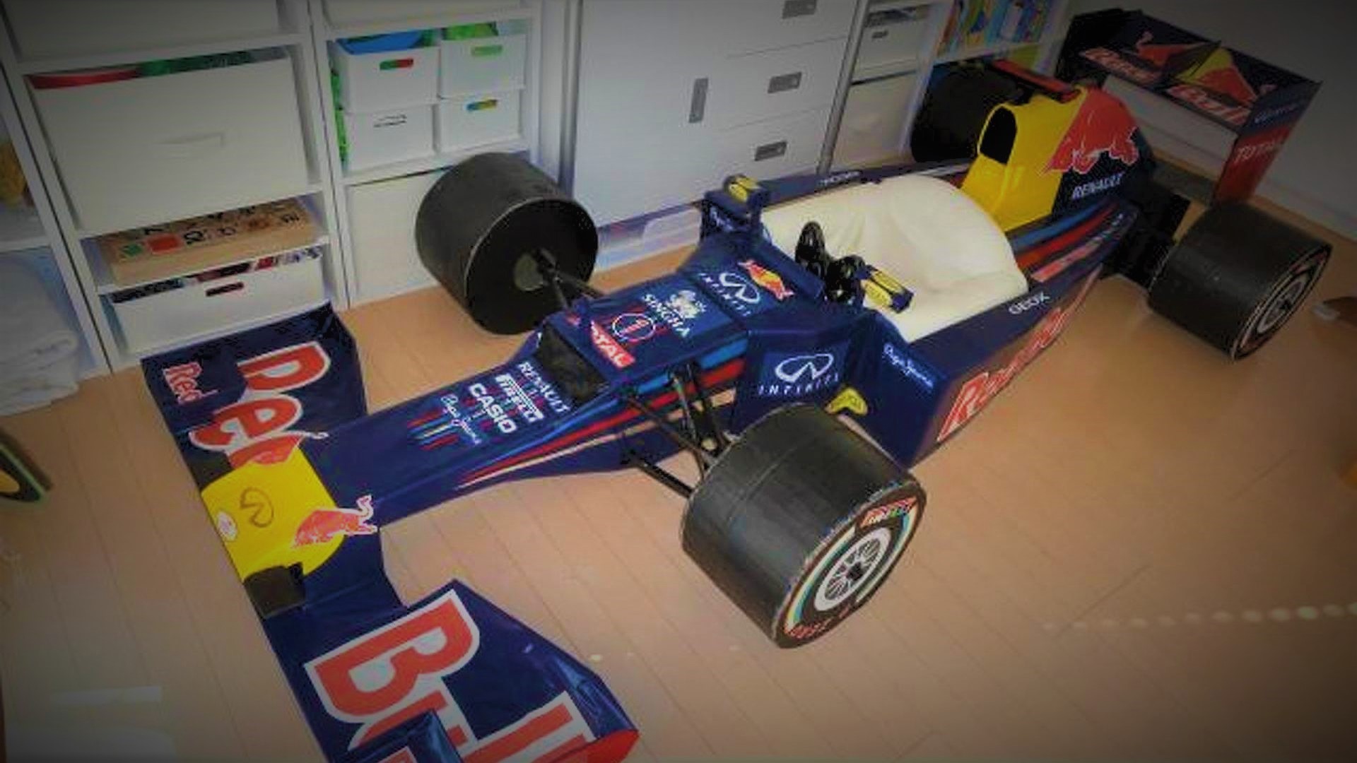 For her 4 year old son, mom makes a Red Bull Formula 1 car out of cardboard