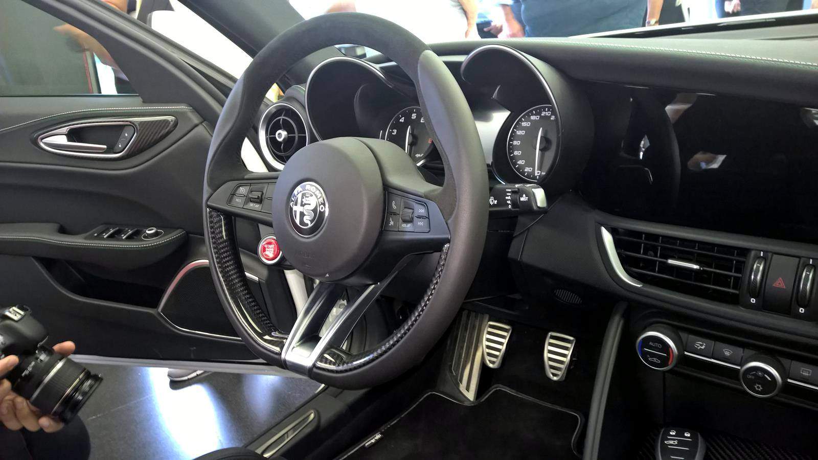 Interior of Alfa Romeo Giulia fully revealed in brand new photos