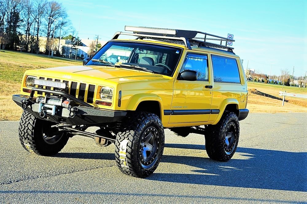 Jeep Cherokee gets stuck while rescuing a trailer-towing Nissan Titan