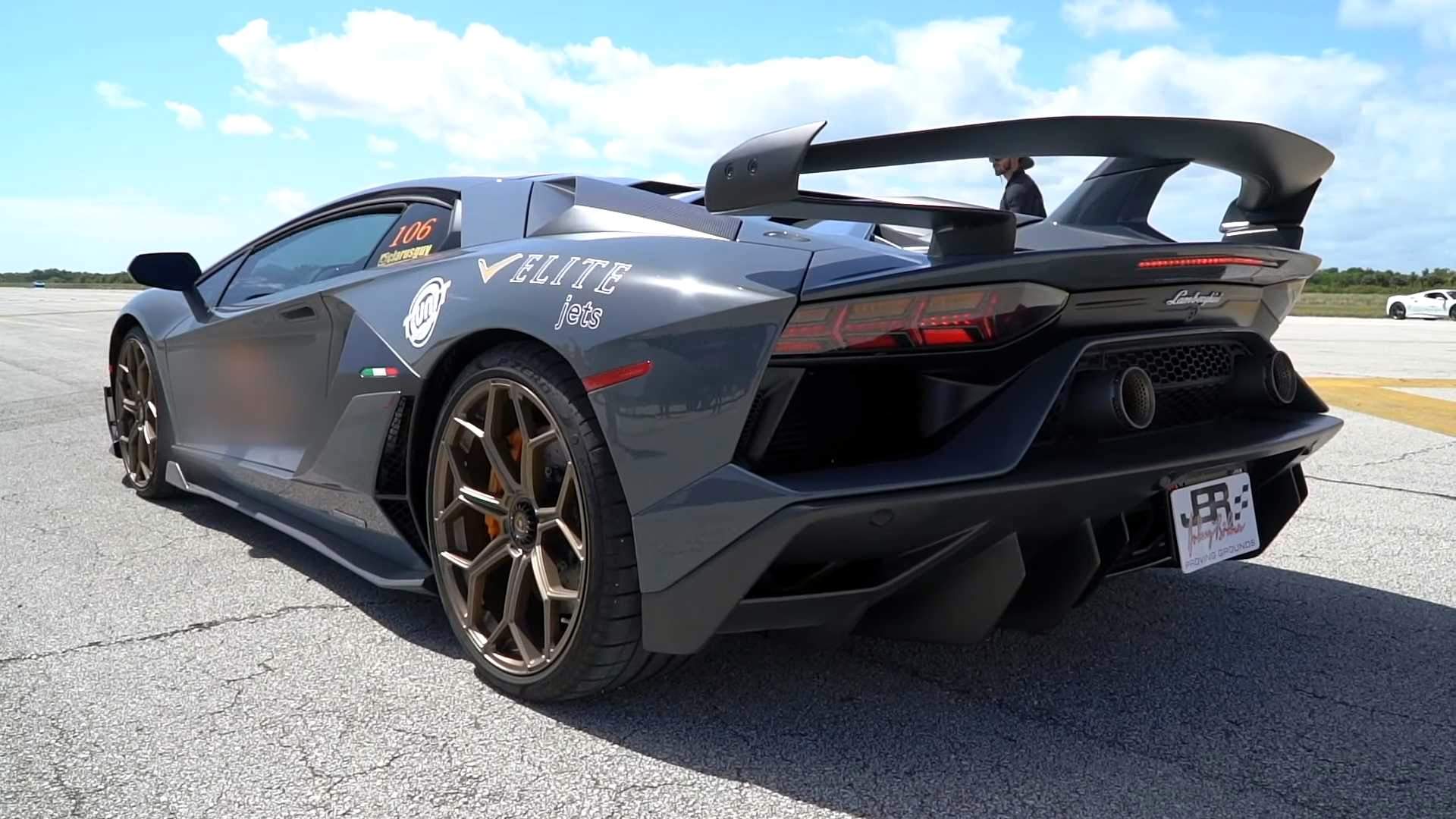 Lamborghini Aventador SVJ Attain Terminal Velocity on A Runway