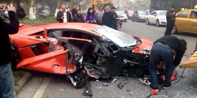 Lamborghini Aventador collides with a bus in China during a frontal collision