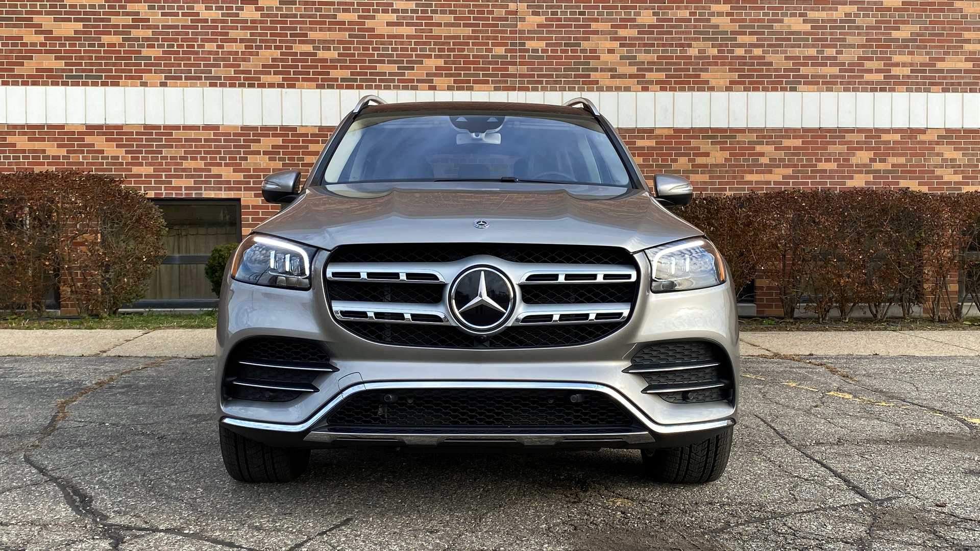 Mercedes Illuminated Star Badge Behind Large Recall for Two SUVs