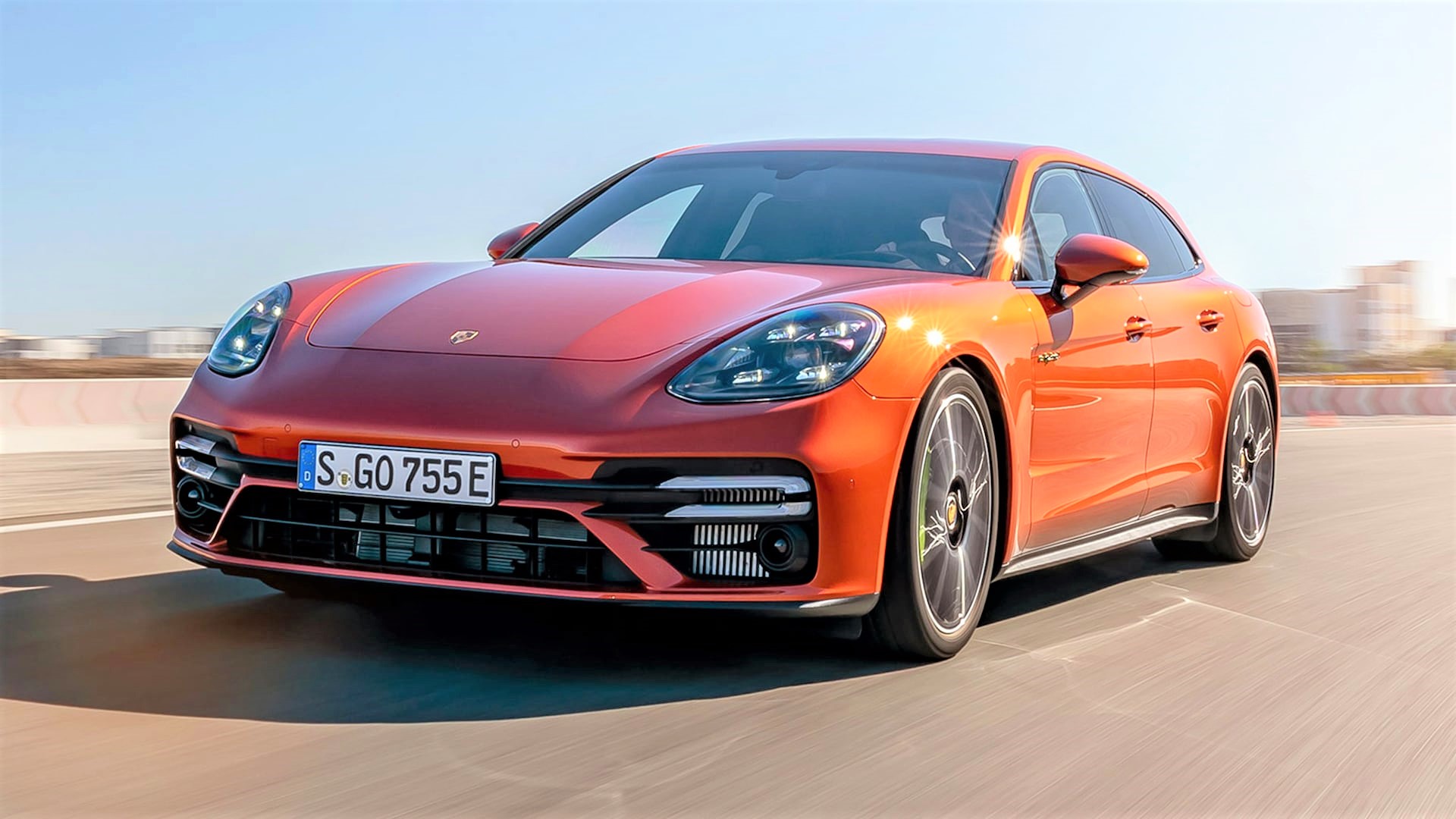 Porsche Panamera Turbo Vs Turbo S E-Hybrid In Acceleration Duel