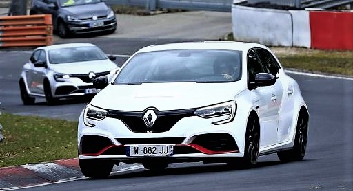 Renault Megane RS Trophy R Facelift Spied - Small Design Tweaks