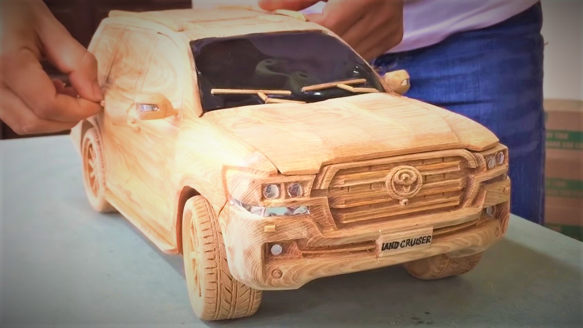 This Guy Made a Cool Toyota Land Cruiser From Wood