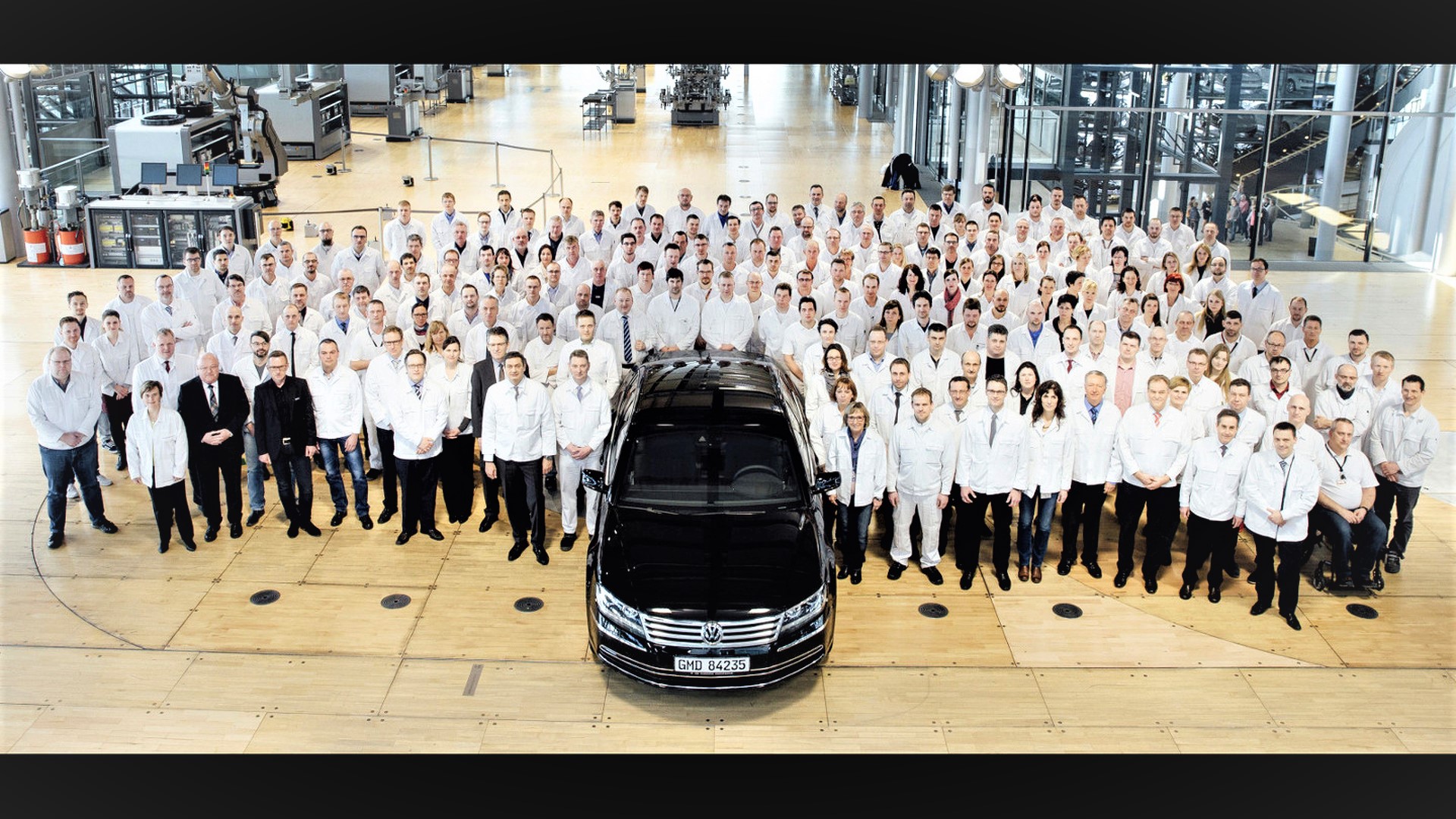 VW Phaeton is out of production. Transparent Factory will become an electromobility showcase