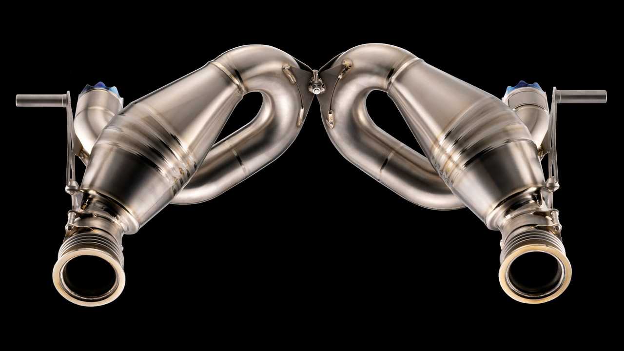 Valentino Balboni gives Lamborghini Huracan STO a new exhaust