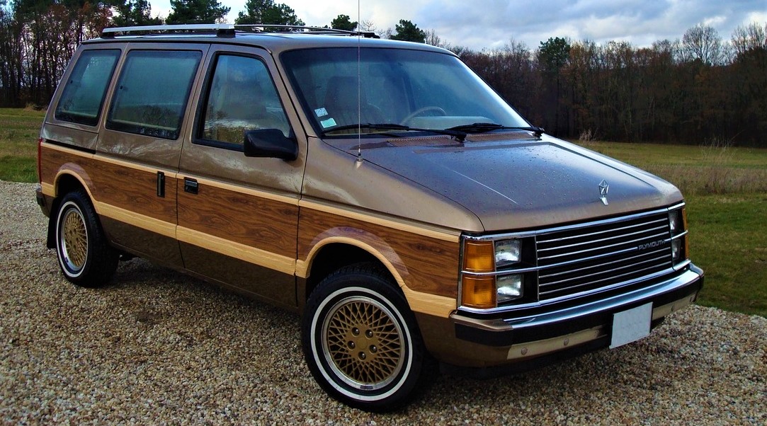 1980s Chrysler Minivans Get Full Carbon Body in Wild Rendering